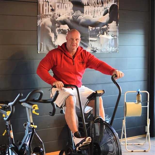 Gunnar Holth på treningssykkel